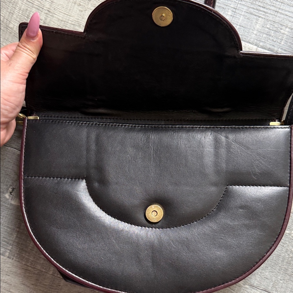 Chic Black Crossbody Bag - Picture 7 of 8